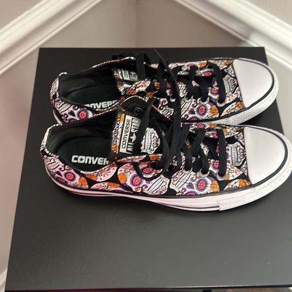 Converse Chuck Taylor All Stars, Black with skull print - Picture 2 of 8